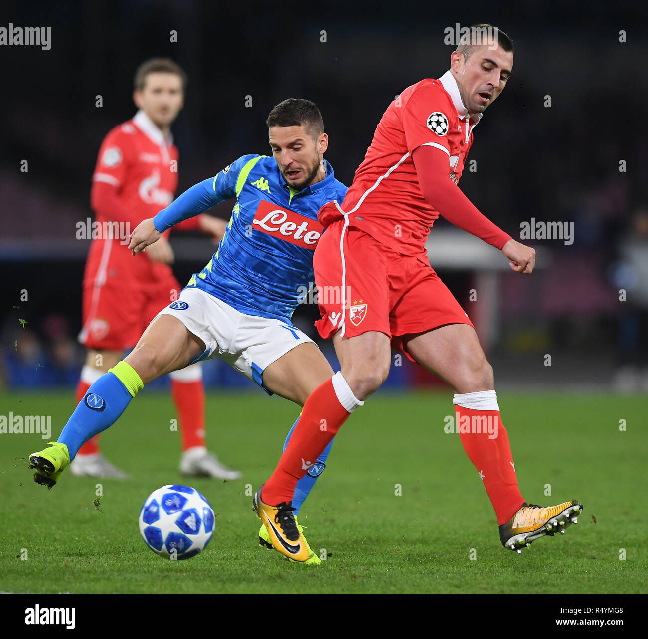 Naples, Italy. 28th Nov, 2018. Napoli's Dries Mertens (L) vies with Red Star's Nenad Krsticic during the UEFA Champions League Group C match between Napoli and Red Star Belgrade in Naples, Italy, Nov. 28, 2018. Napoli won 3-1. Credit: Alberto Lingria/Xinhua/Alamy Live News Stock Photo