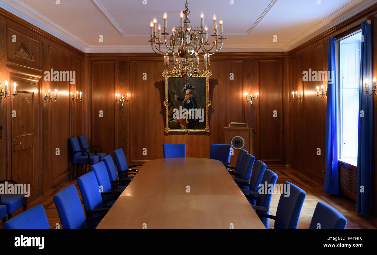 09 November 2018, Bavaria, Pullach: The conference room 'Alter Fritz' with a picture of Friedrich II can be seen in the presidential villa on the premises of the Federal Intelligence Service (BND). The villa was once the residence of Martin Bormann, head of the party office of the NSDAP and a confidant of Hitler, and belonged to the former Reichssiedlung Rudolf Heß which was built between 1936 and 1938. From 1947, the buildings were used by the Gehlen organization and later by the Federal Intelligence Service (BND). The Federal Intelligence Service has moved from Pullach to its new headquarter Stock Photo