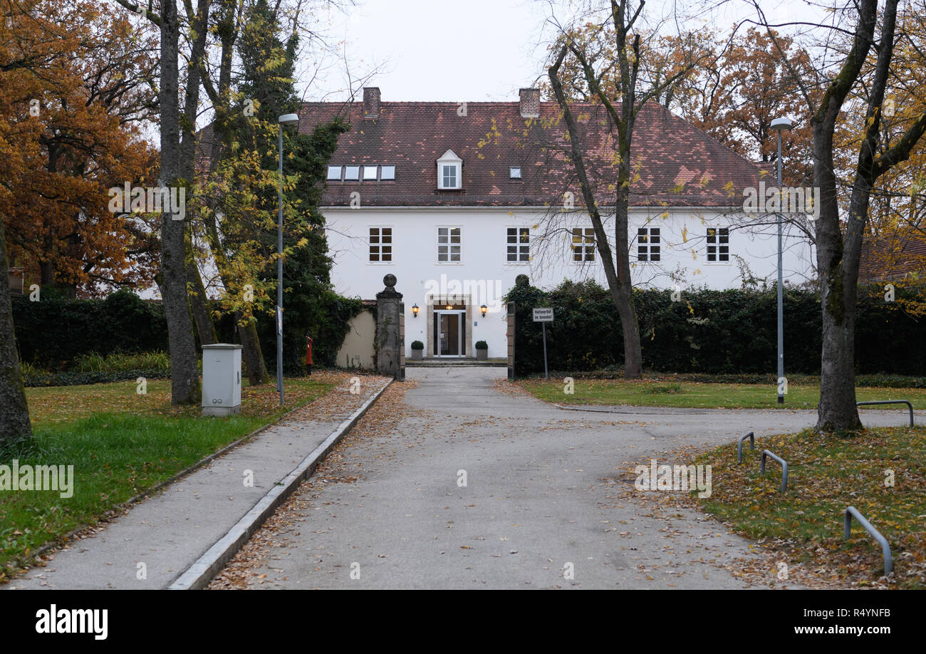 09 November 2018, Bavaria, Pullach: The presidential villa can be seen on the premises of the Federal Intelligence Service (BND). The villa was once the residence of Martin Bormann, head of the party office of the NSDAP and a confidant of Hitler, and belonged to the former Reichssiedlung Rudolf Heß which was built between 1936 and 1938. From 1947, the buildings were used by the Gehlen organization and later by the Federal Intelligence Service (BND). The Federal Intelligence Service has moved from Pullach to its new headquarters in the middle of Berlin. It was one of the largest parades in the Stock Photo