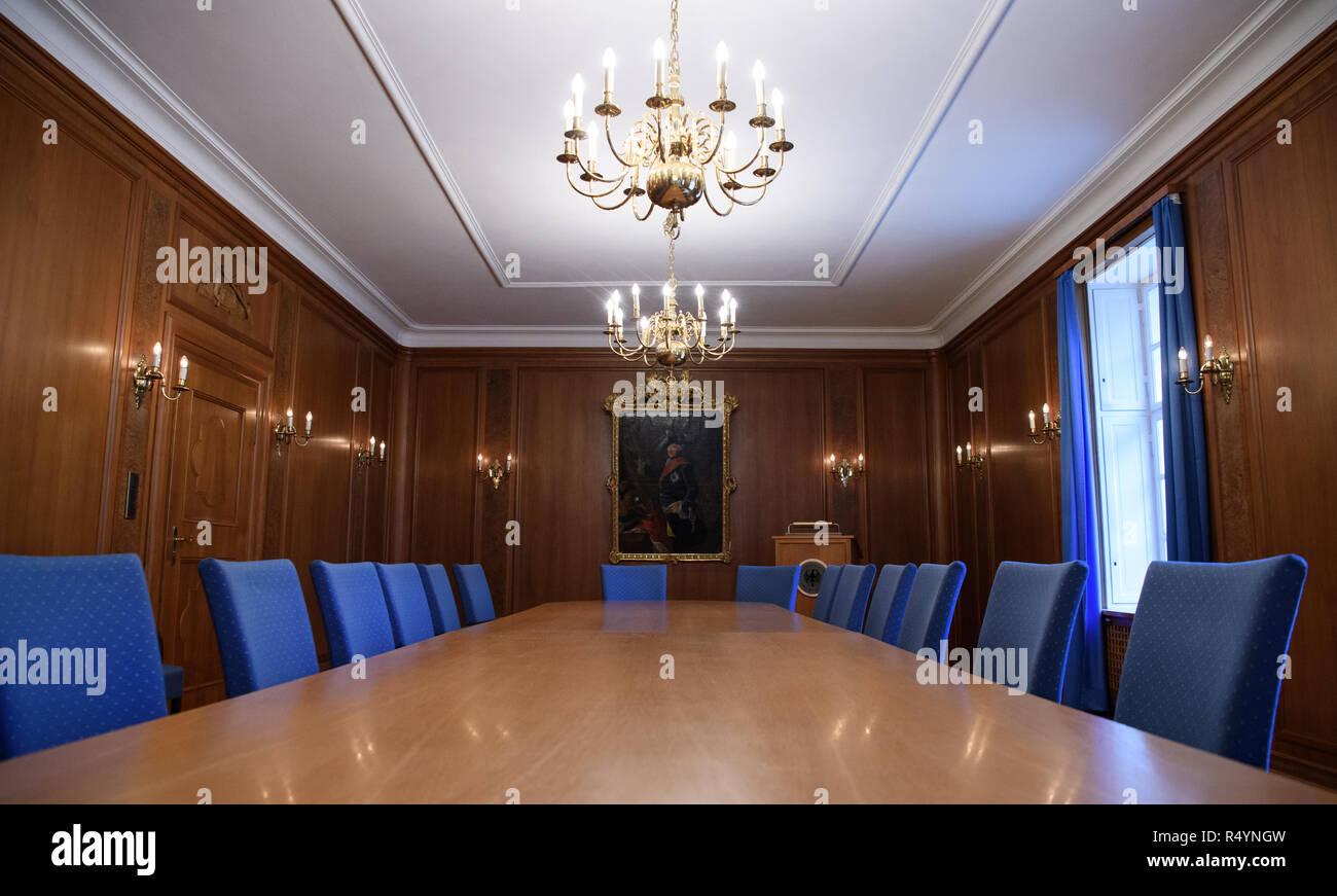 09 November 2018, Bavaria, Pullach: The conference room 'Alter Fritz' with a picture of Friedrich II can be seen in the presidential villa on the premises of the Federal Intelligence Service (BND). The villa was once the residence of Martin Bormann, head of the party office of the NSDAP and a confidant of Hitler, and belonged to the former Reichssiedlung Rudolf Heß which was built between 1936 and 1938. From 1947, the buildings were used by the Gehlen organization and later by the Federal Intelligence Service (BND). The Federal Intelligence Service has moved from Pullach to its new headquarter Stock Photo