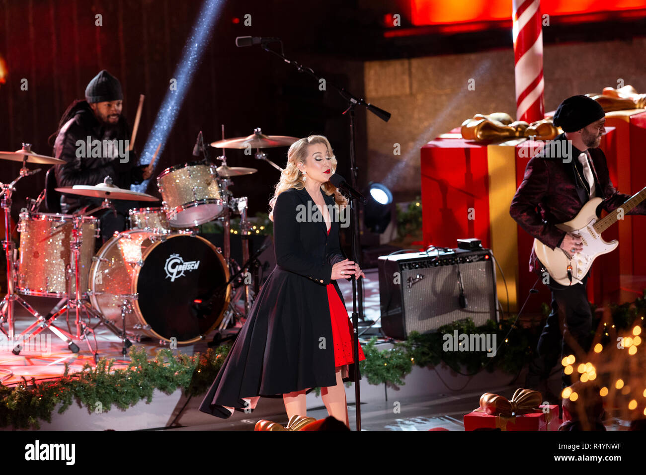 New York, USA. November 28, 2018 Kellie Pickler performs during 86th