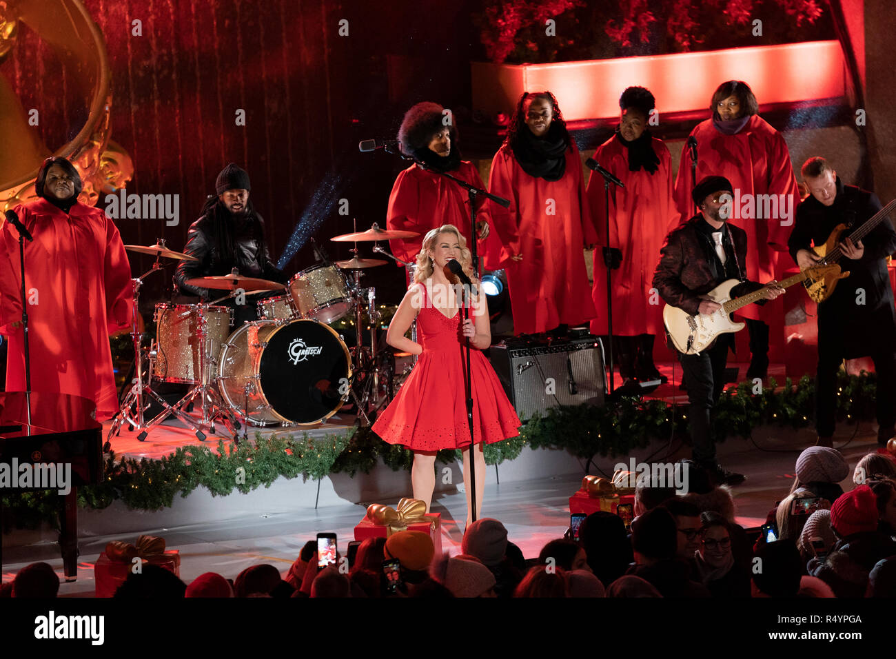 New York, USA. November 28, 2018 Kellie Pickler performs during 86th