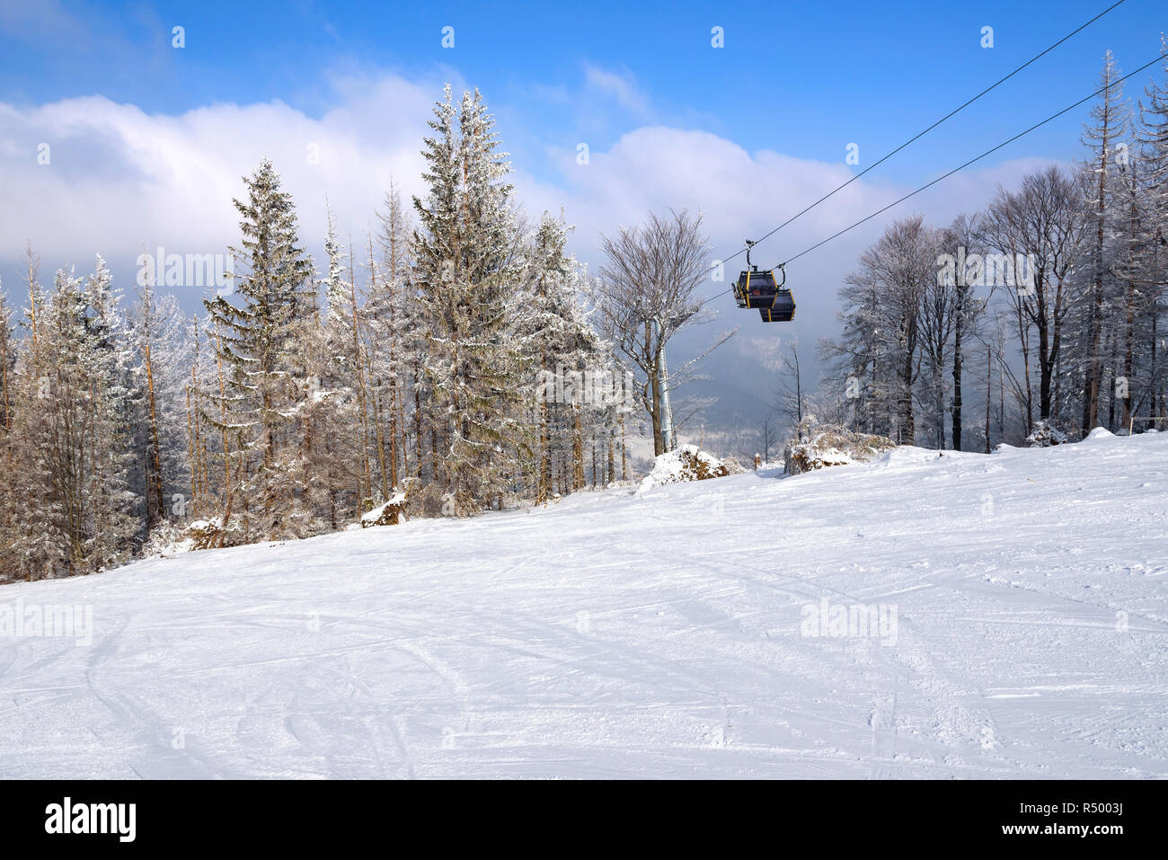 Gondola lift hi-res stock photography and images - Alamy