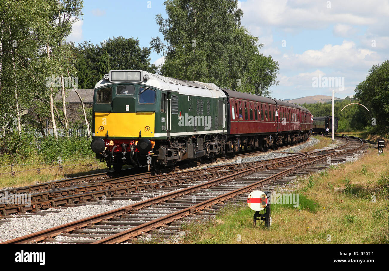 D5185 class 25 approaches Ramsbottom on the East Lancs Railway 7.7.18 Stock Photo