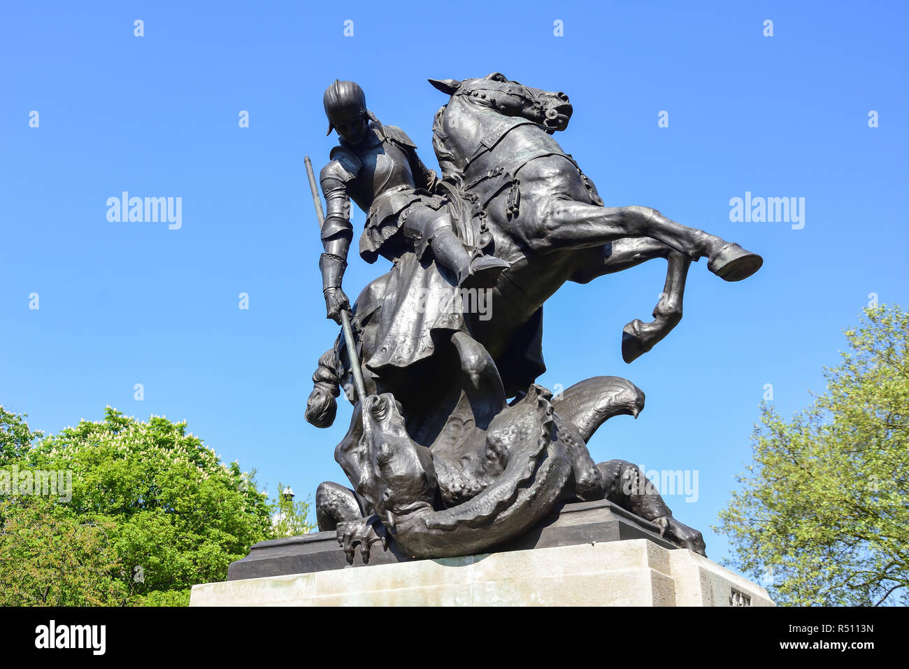 Roundabout war memorial spring flowers season st statue hires