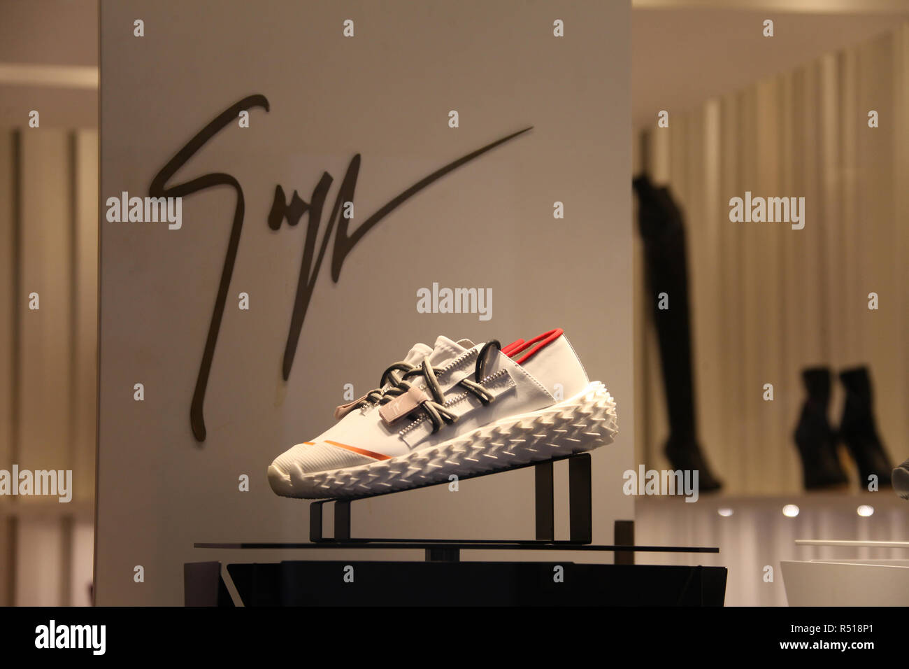 Merchandiser type Sølv Window of the Giuseppe Zanotti store in Venice and a display of their new  Urchin sneakers Stock Photo - Alamy
