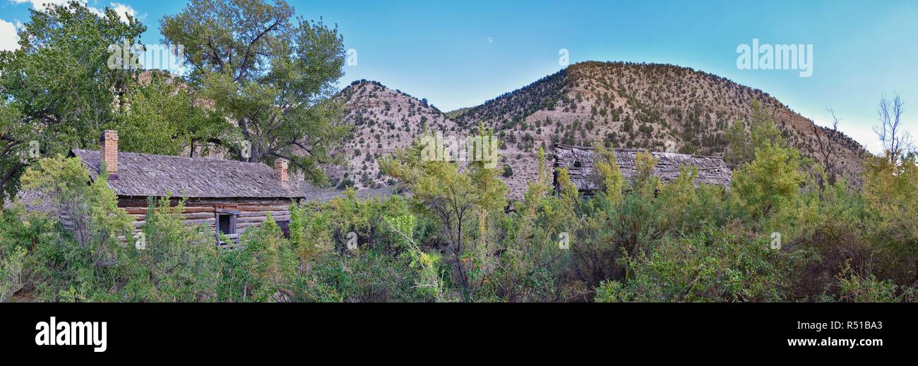 Cabin on old cowboy ranch and farm in Indian Canyon, Nine-Mile Canyon Loop between Duchesne and Price on US Highway 191, in the Uinta Basin Range of U Stock Photo