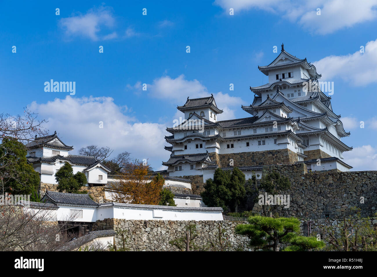 Traditional Himeji castle and park Stock Photo Alamy