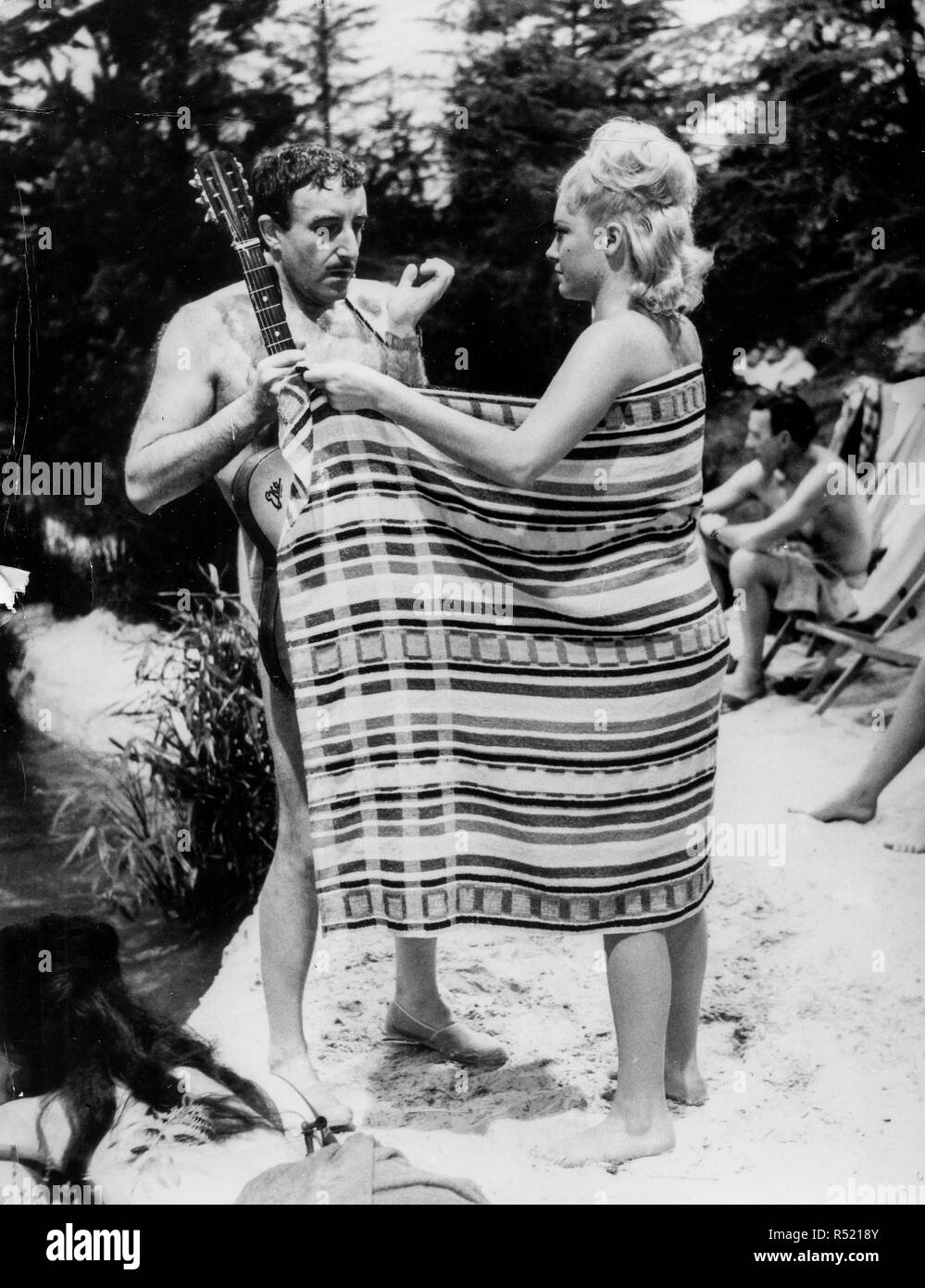 peter sellers, elke sommer, a shoot in the dark, 1964 Stock Photo Alamy
