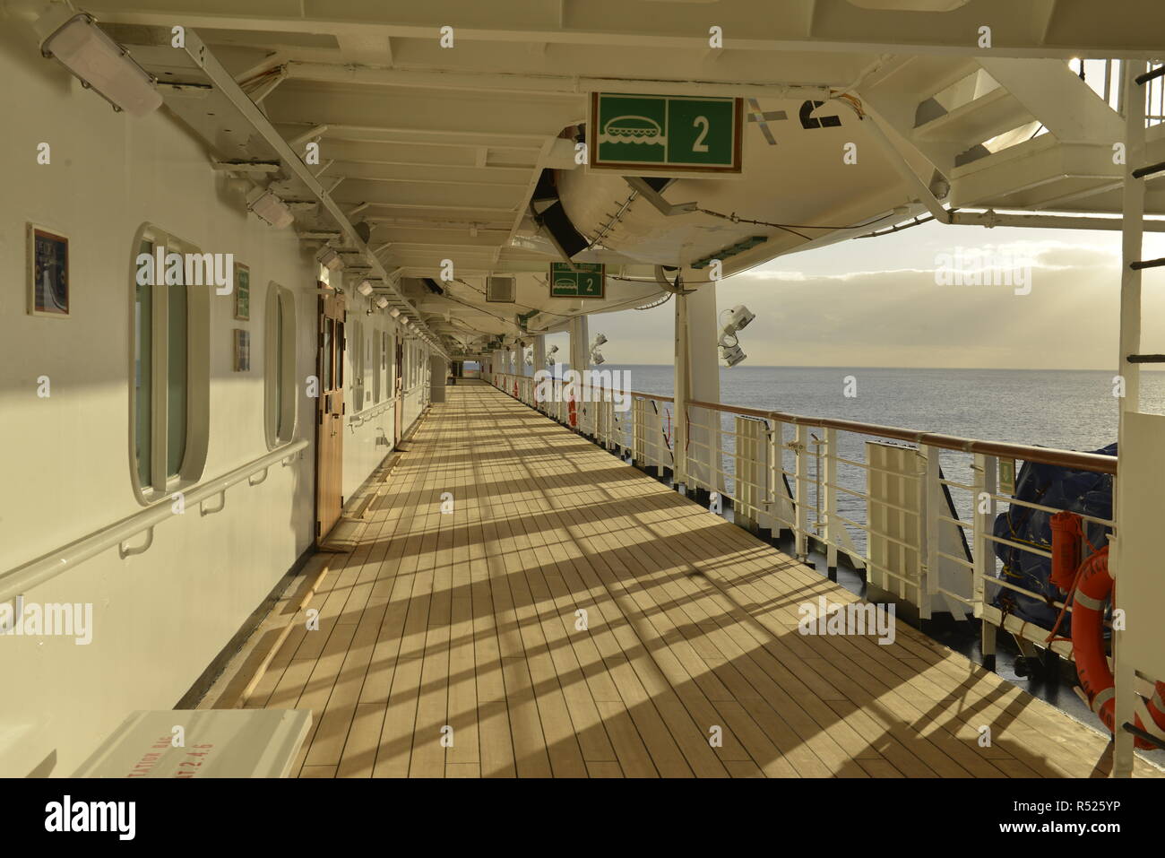 Cruise deck hi-res stock photography and images - Alamy