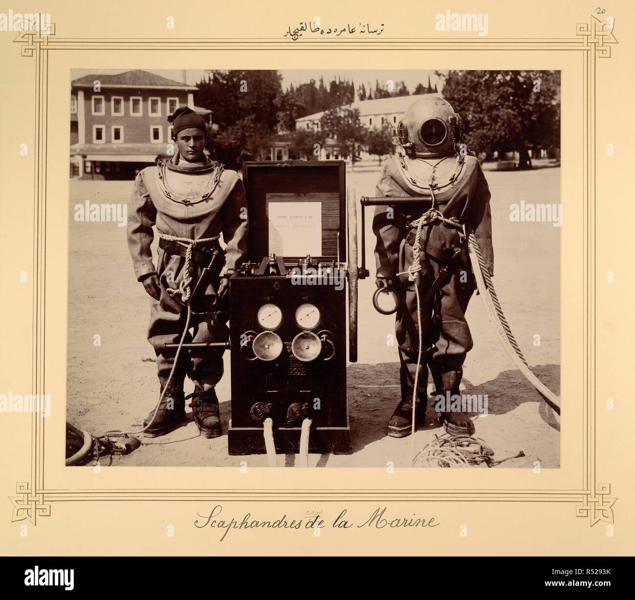 Scaphandres de la Marine [Naval divers in diving suits, with equipment