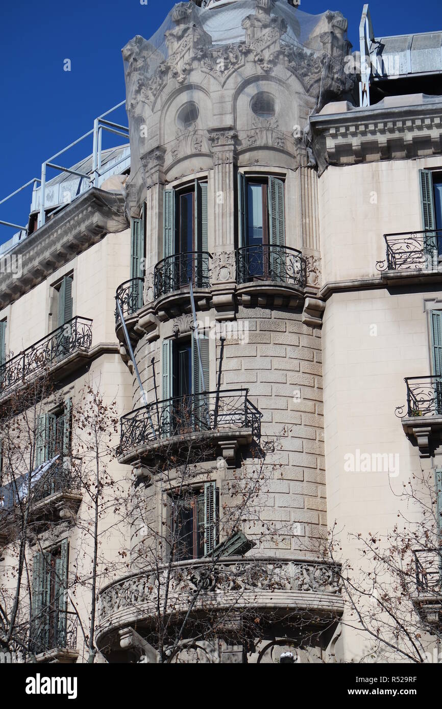Rounded house hi-res stock photography and images - Alamy