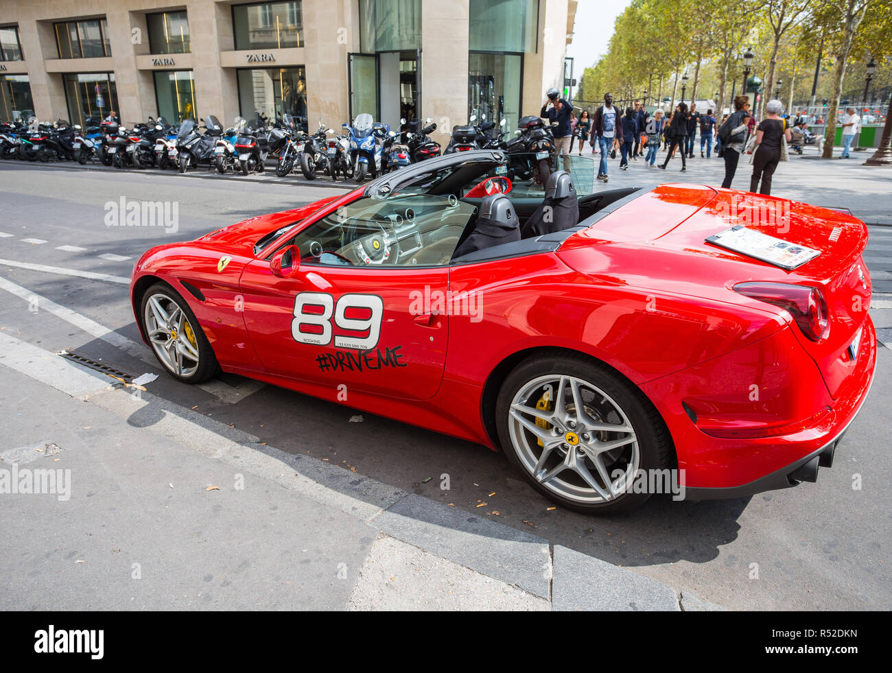 Sports champs elysees hi-res stock photography and images - Alamy