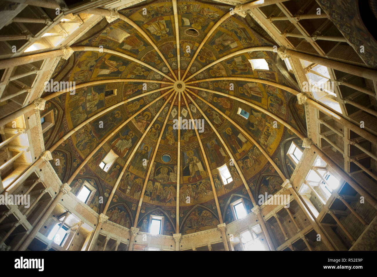 Italy, Emilia Romagna, Parma, baptistery of Benedetto Antelami decrees the passage from the Roman to the Gothic. Dome, vault Stock Photo
