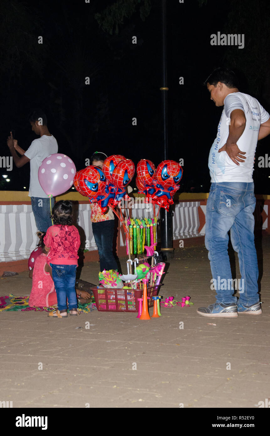 son theme format A very young girl child selling balloons on the footpath during the 49th International Film Festival of India in Panaji, Goa, India Stock Photo - Alamy son theme format A very young girl child selling balloons on the footpath during the 49th International Film Festival of India in Panaji, Goa, India Stock Photo - Alamy