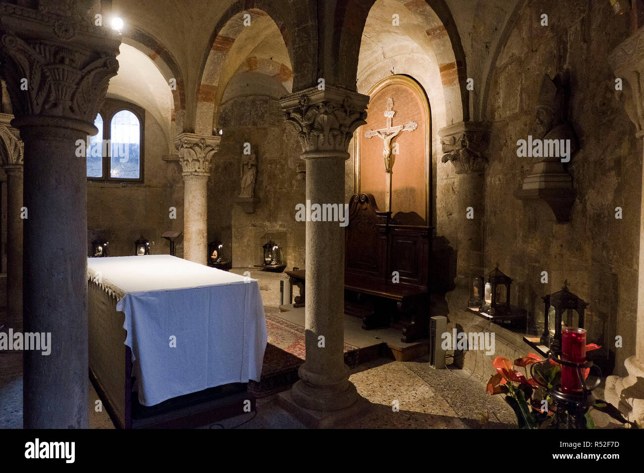 Italy, Lombardy, Pavia, Basilica of San Michele Maggiore, a medieval Romanesque church where Frederick I, the Barbarossa, was crowned King of Italy on April 17, 1155. crypt. Stock Photo