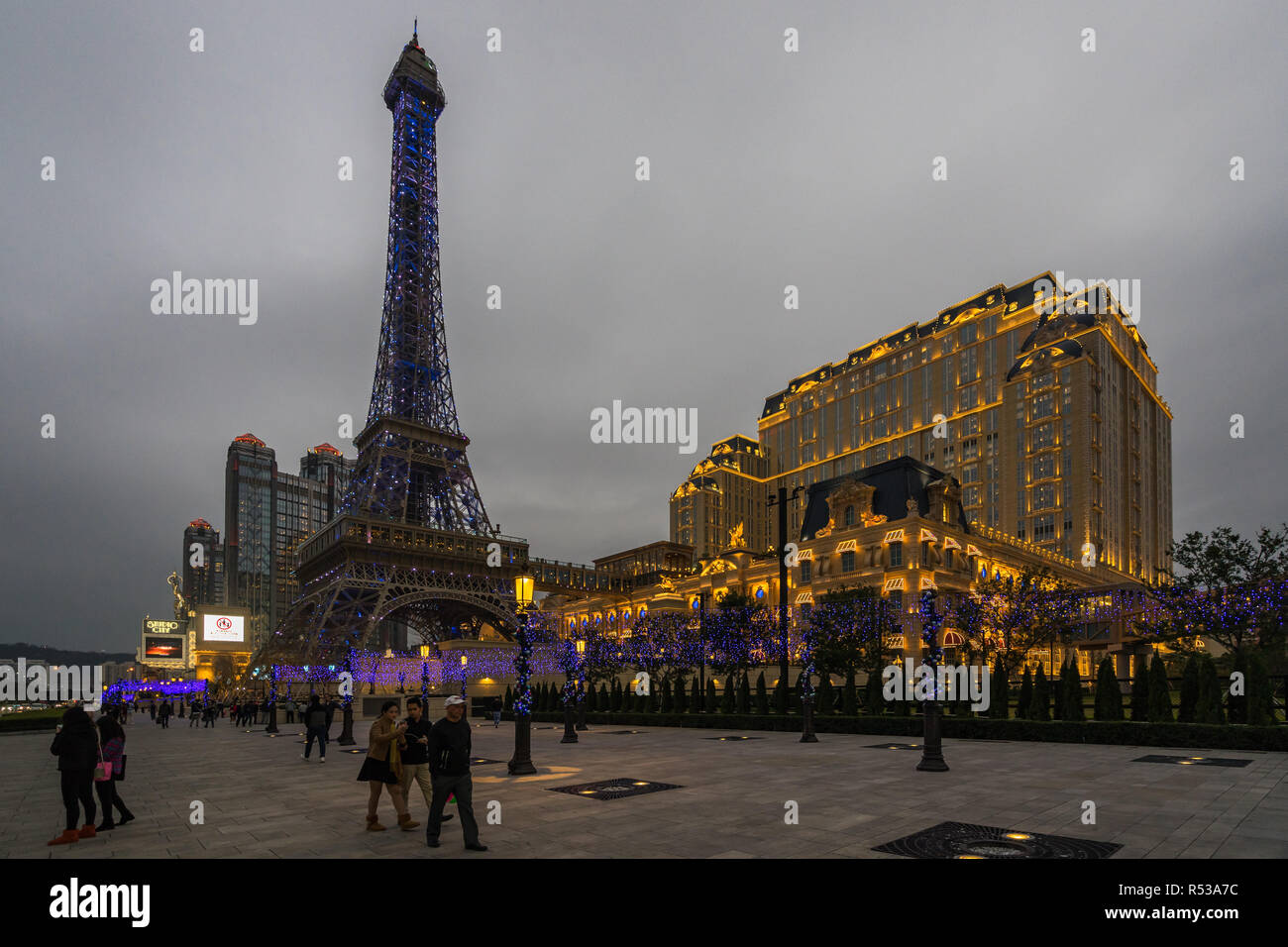 Premium Photo  China, macau - september 10 2018 - beautiful eiffel tower  landmark of parisian hotel and r