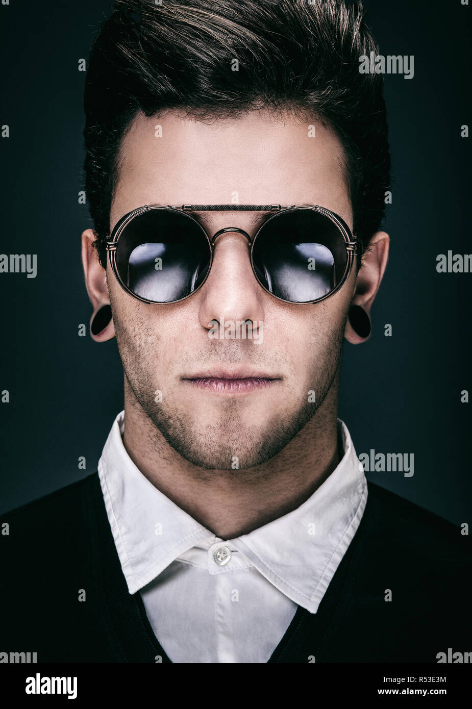 Portrait of a young man wearing sunglasses Stock Photo - Alamy