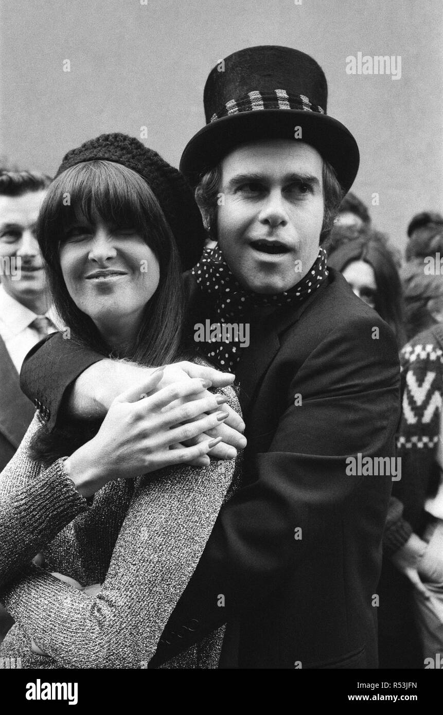 Wearing a top hat, Elton John, at a small studio in Ladbroke Grove to make a promotional film for his new single. Giving the film the feeling of the 1960's in the style of 'Ready Steady Go', Elton invited Cathy McGowan to take part. 5th October 1978. Stock Photo