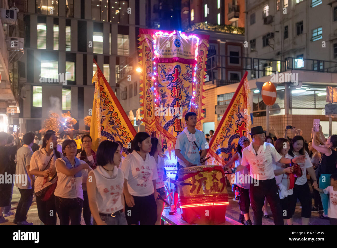 Fire dragon dance and hong kong hi-res stock photography and images - Alamy