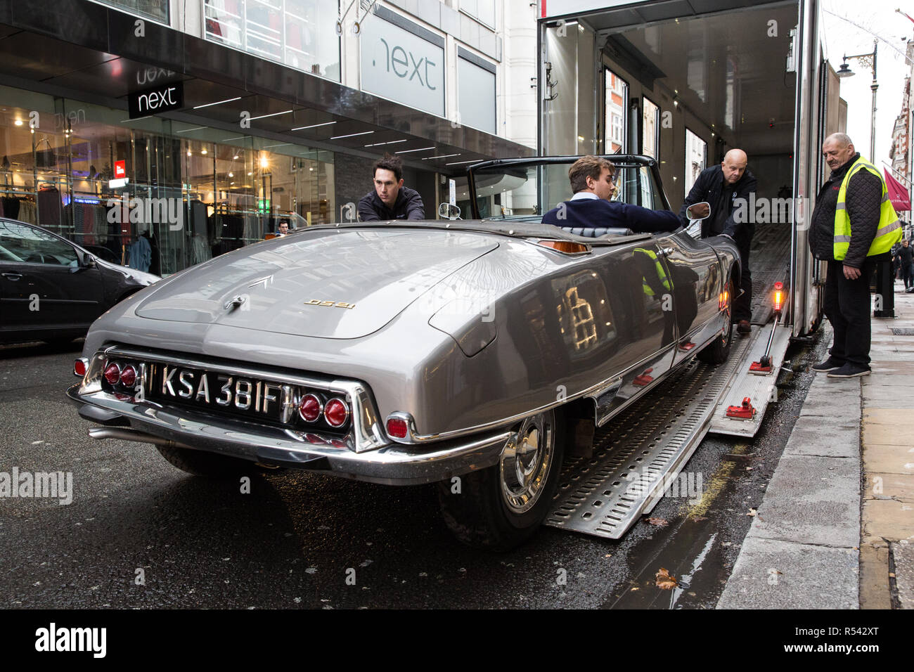 Citroen ds decapotable hi-res stock photography and images - Alamy