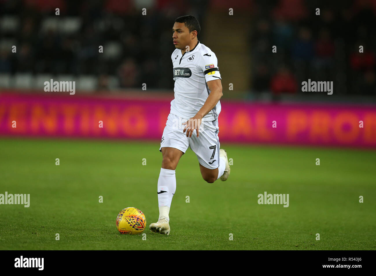 Swansea, Wales, UK. 28th Nov, 2018. Jefferson Montero of Swansea city in action. EFL Skybet championship match, Swansea city v West Bromwich Albion at the Liberty Stadium in Swansea, South Wales on Wednesday 28th November 2018. this image may only be used for Editorial purposes. Editorial use only, license required for commercial use. No use in betting, games or a single club/league/player publications. pic by Andrew Orchard/Andrew Orchard sports photography/Alamy Live news Credit: Andrew Orchard sports photography/Alamy Live News Stock Photo