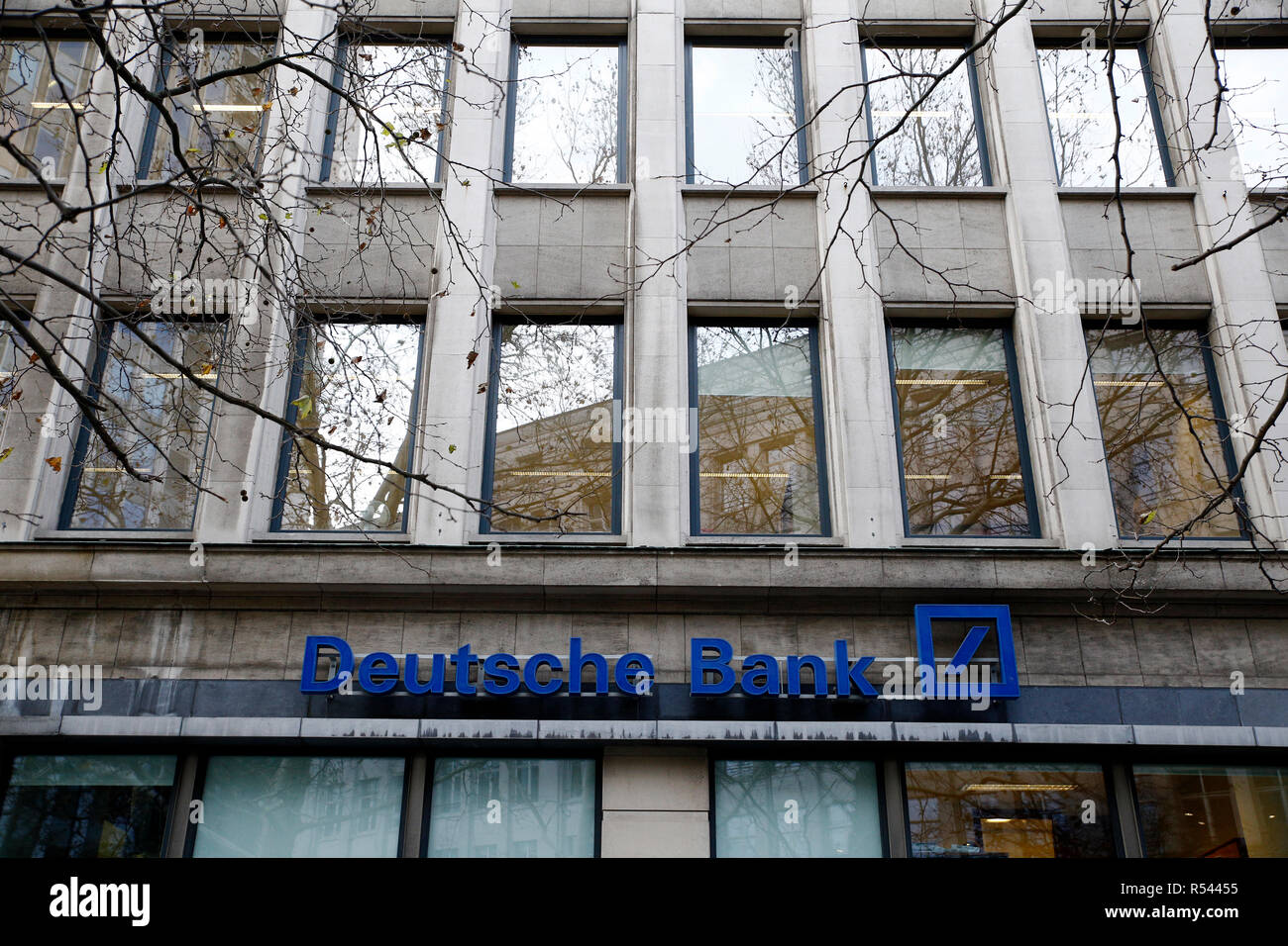 Brussels, Belgium. 29th Nov, 2018. Exterior view of Deutsche Bank branch. A large contingent of investigators searched the headquarters of the largest German money house in Frankfurt. The suspicion: Group employees helped customers set up so-called offshore companies in tax havens and launder money from criminal activities. Credit: ALEXANDROS MICHAILIDIS/Alamy Live News Stock Photo