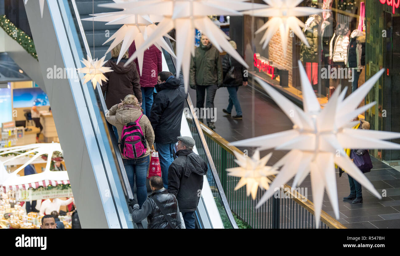 Dresden, Germany. 29th Nov, 2018. Buyers drive up an escalator in a Christmas decorated shopping mall. In view of the good economic situation, the retail trade expects growth in the Christmas business. Credit: Monika Skolimowska/dpa-Zentralbild/ZB/dpa/Alamy Live News Stock Photo