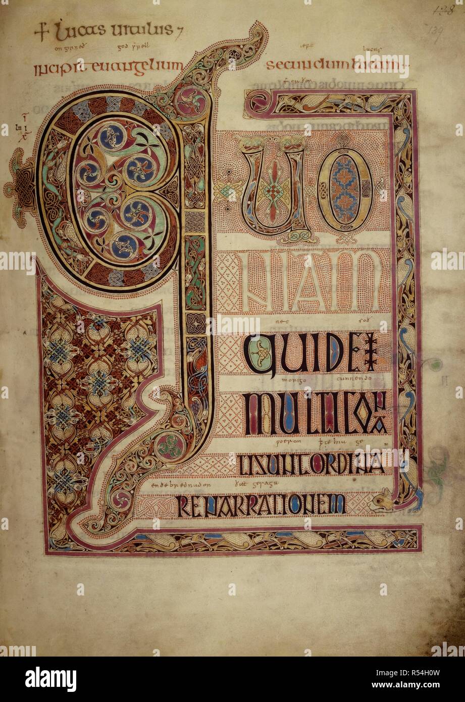 St. Luke's Gospel; Incipit page. Lindisfarne Gospels. N.E. England [Lindisfarne]; 710-721. [Whole folio] Incipit page to St. Luke's Gospel. Text, with decorated initial 'Q'. Decorated borders.  Image taken from Lindisfarne Gospels.  Originally published/produced in N.E. England [Lindisfarne]; 710-721. . Source: Cotton Nero D. IV, f.139. Language: Latin, with Anglo-Saxon glosses. Stock Photo