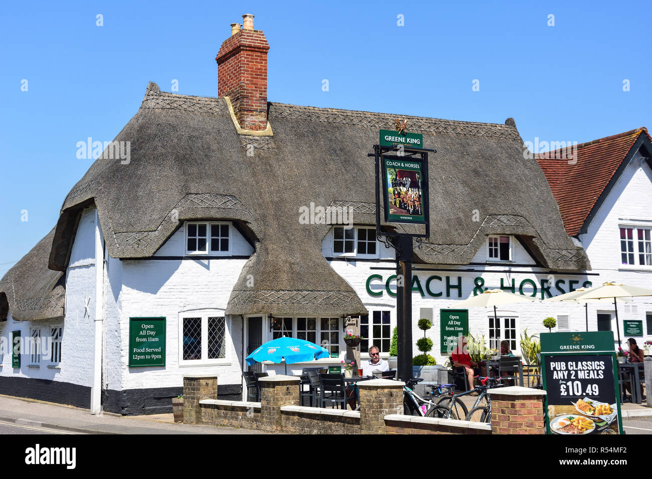 17th century Coach & Horses Pub, Poole Road, Wimborne Minster, Dorset, England, United Kingdom Stock Photo