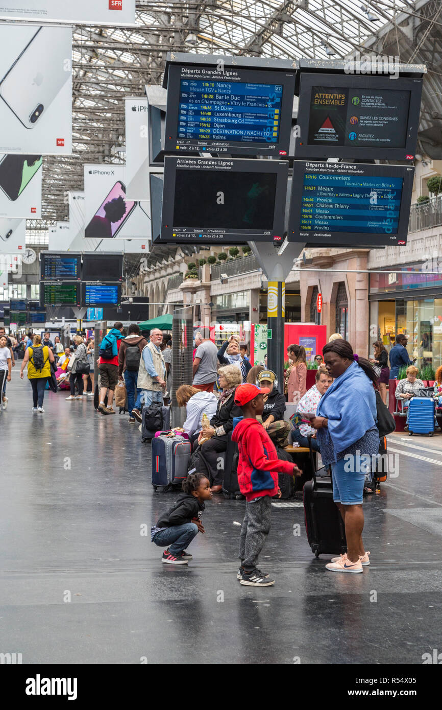 Paris France Passengers Waiting To Board Trains In The Gare De L Est Stock Photo Alamy