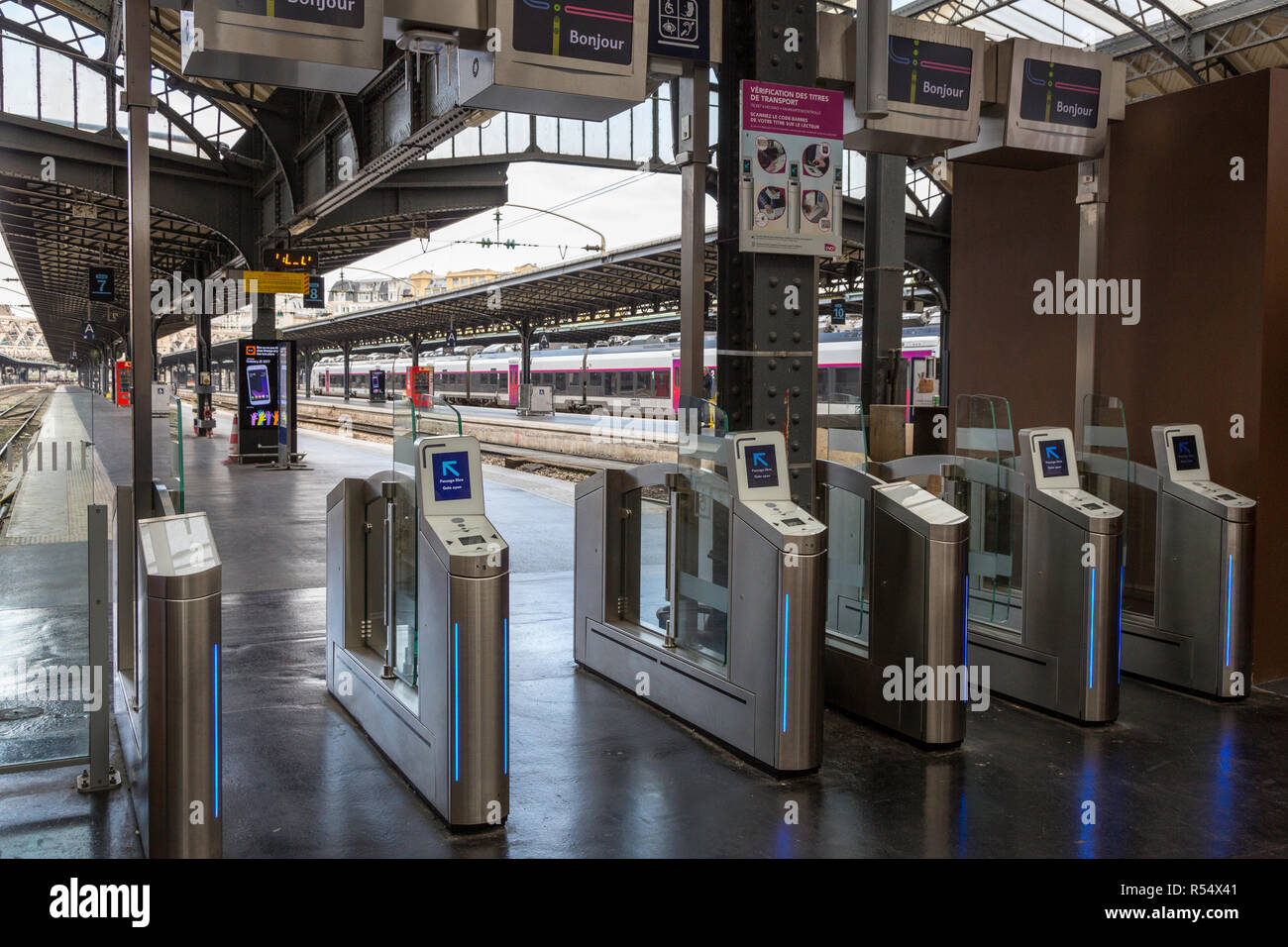 Paris, France. Gare de l'Est, Entry Gates to Train Platforms Stock Photo -  Alamy