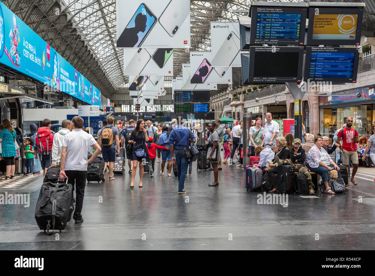 Paris, France.  Passengers Waiting to Board Trains in the Gare de l'Est. Stock Photo