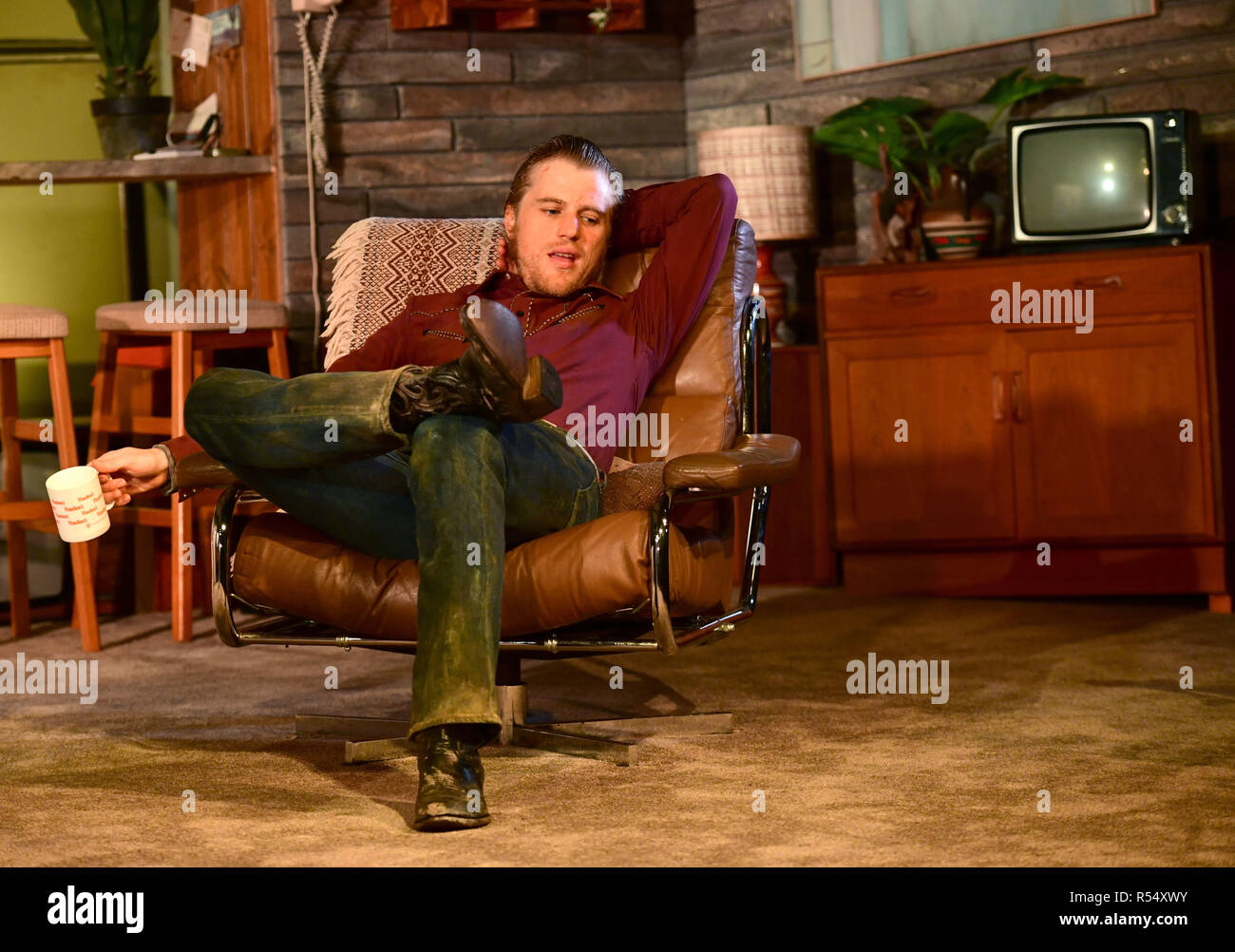 Johnny Flynn during a photocall for Sam West's True West, also starring Kit  Harington at Vaudeville Theatre, London Stock Photo - Alamy