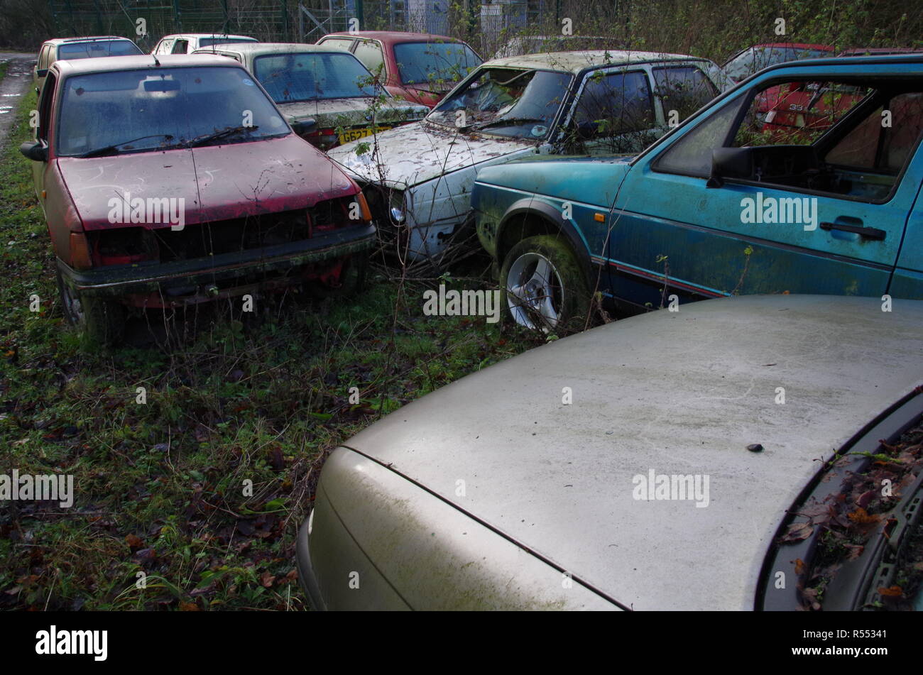 Abandoned cars uk hi-res stock photography and images - Alamy