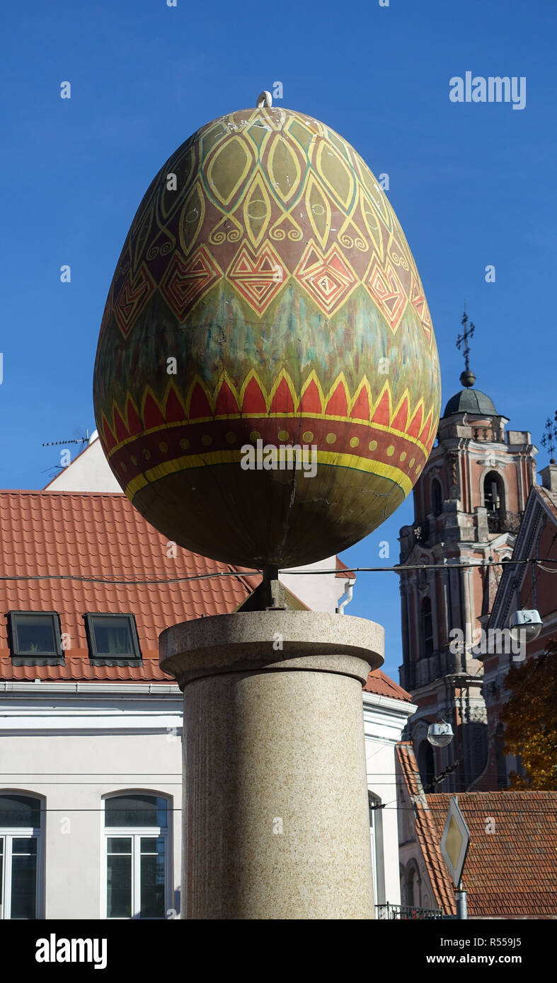 Egg statue hires stock photography and images Alamy