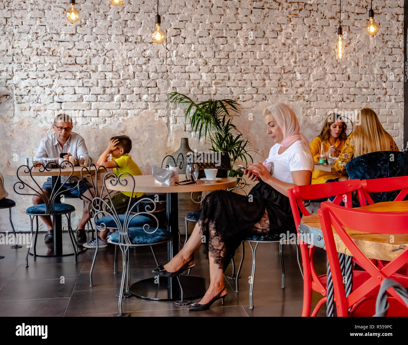Cafe smartphone europe hi-res stock photography and images - Alamy