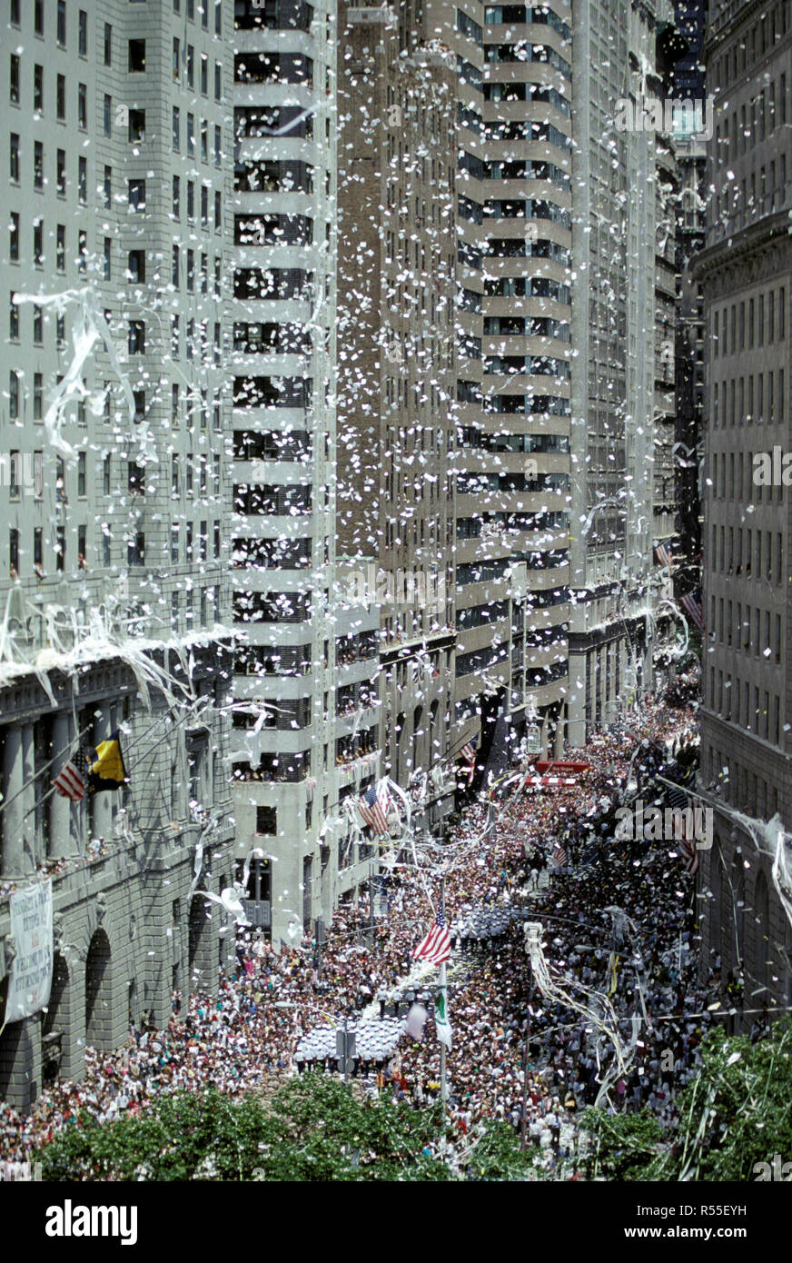 Gulf war ticker tape parade hires stock photography and images Alamy