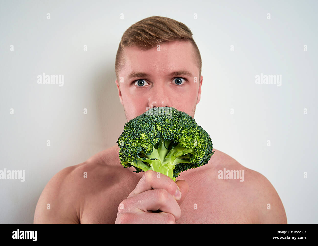 Athlete eating in table hi-res stock photography and images - Alamy