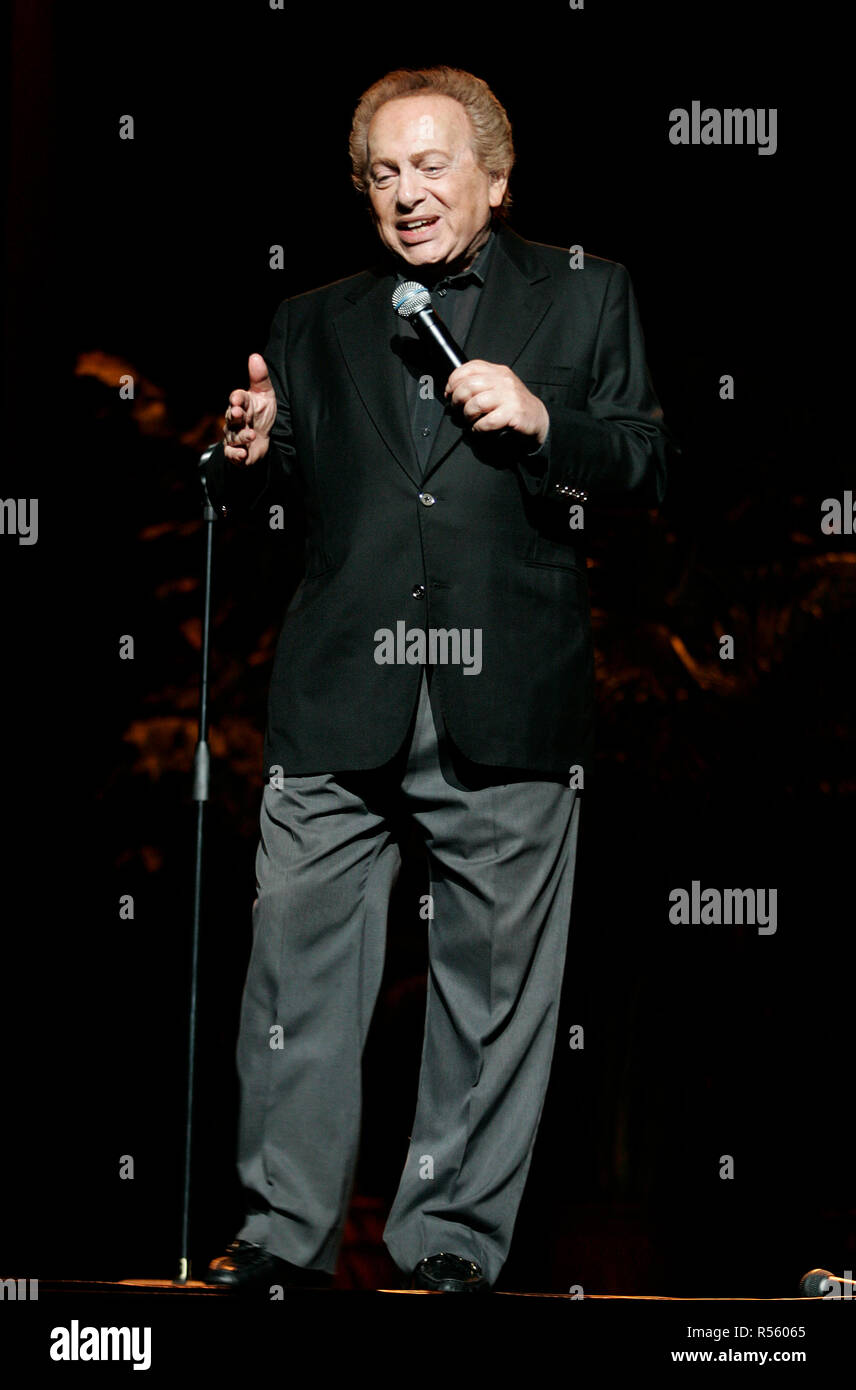 Jackie Mason performs on his farewell tour at the Sinatra theater in the Bank Atlantic Center in Sunrise, Florida on January 26, 2008. Stock Photo