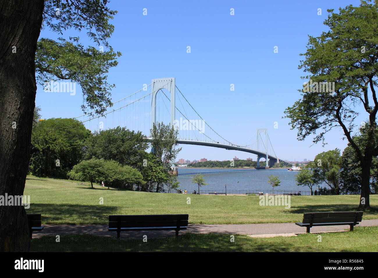 Bronx-Whitestone Bridge, from Francis Lewis Park, Whitestone, Queens, New  York Stock Photo - Alamy