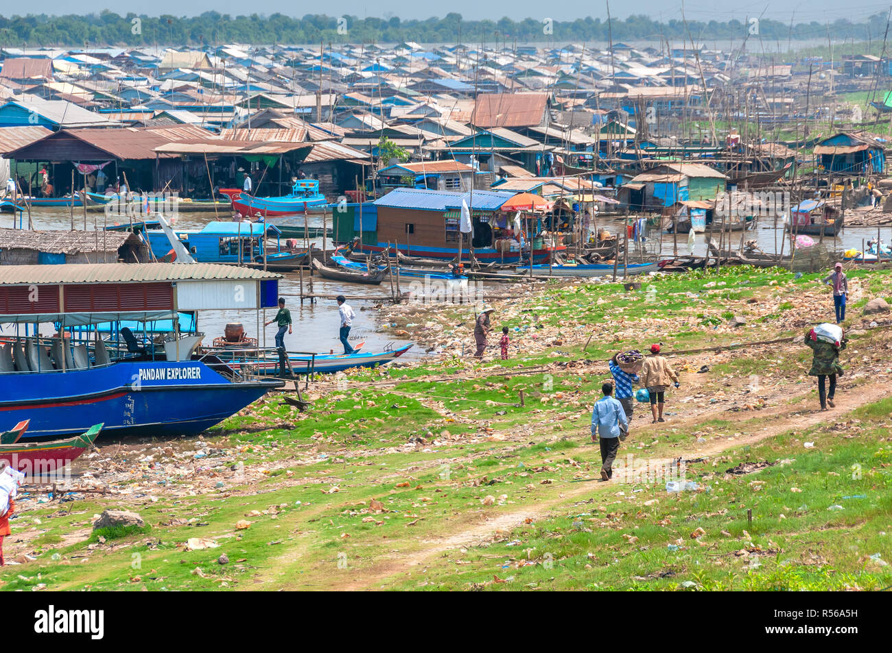 Crowded Floating village at Kampong Chhnang next to the Tonle Sap Lake, Cambodia, South East Asia Stock Photo