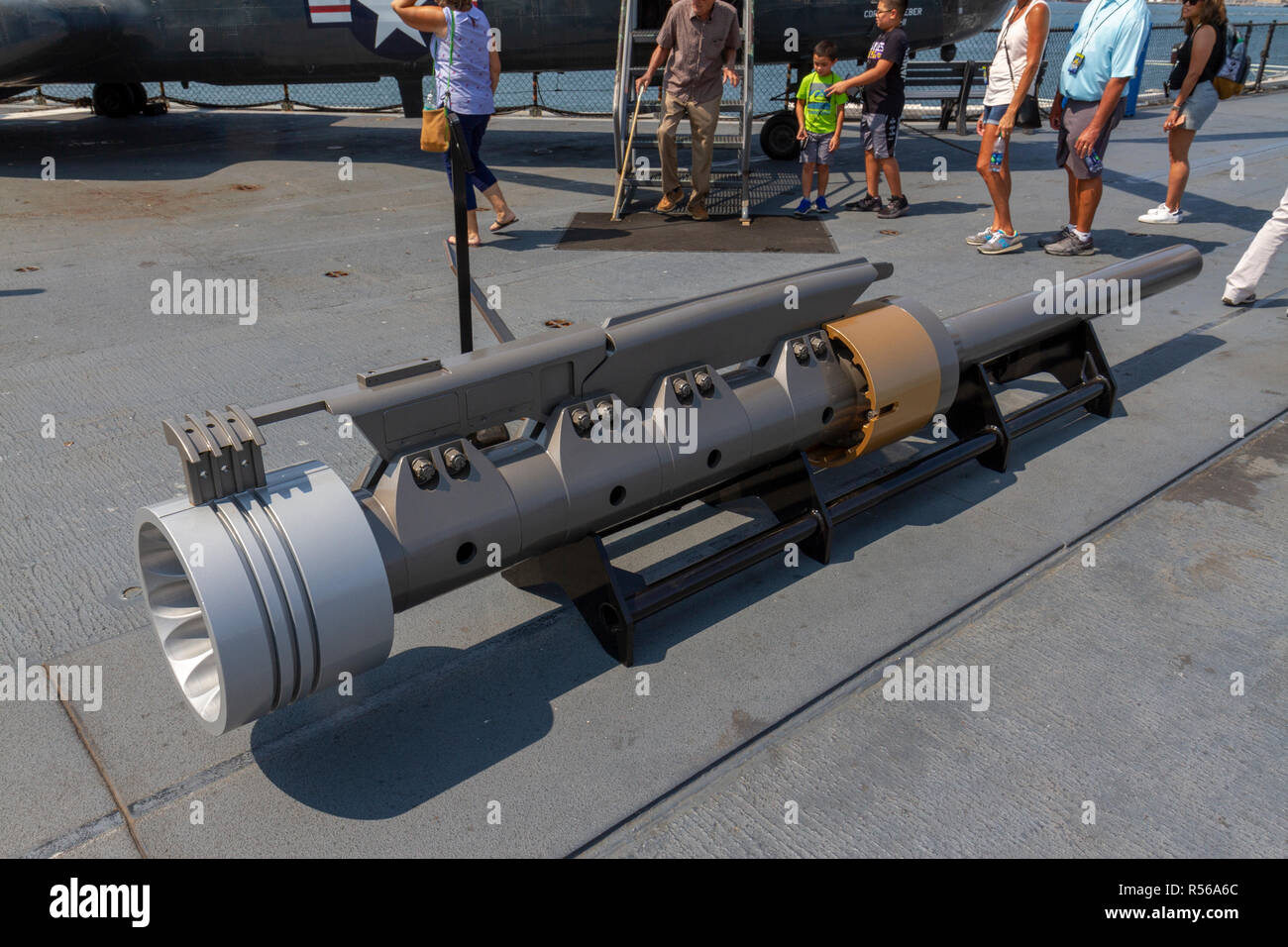 Steam catapult hires stock photography and images Alamy