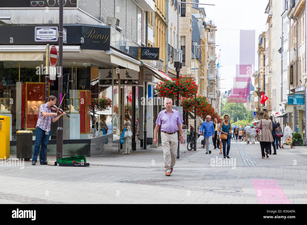 Luxembourg City, Luxembourg.  Violin Player at  Corner of Philippe II and Grand Rue Streets. Stock Photo