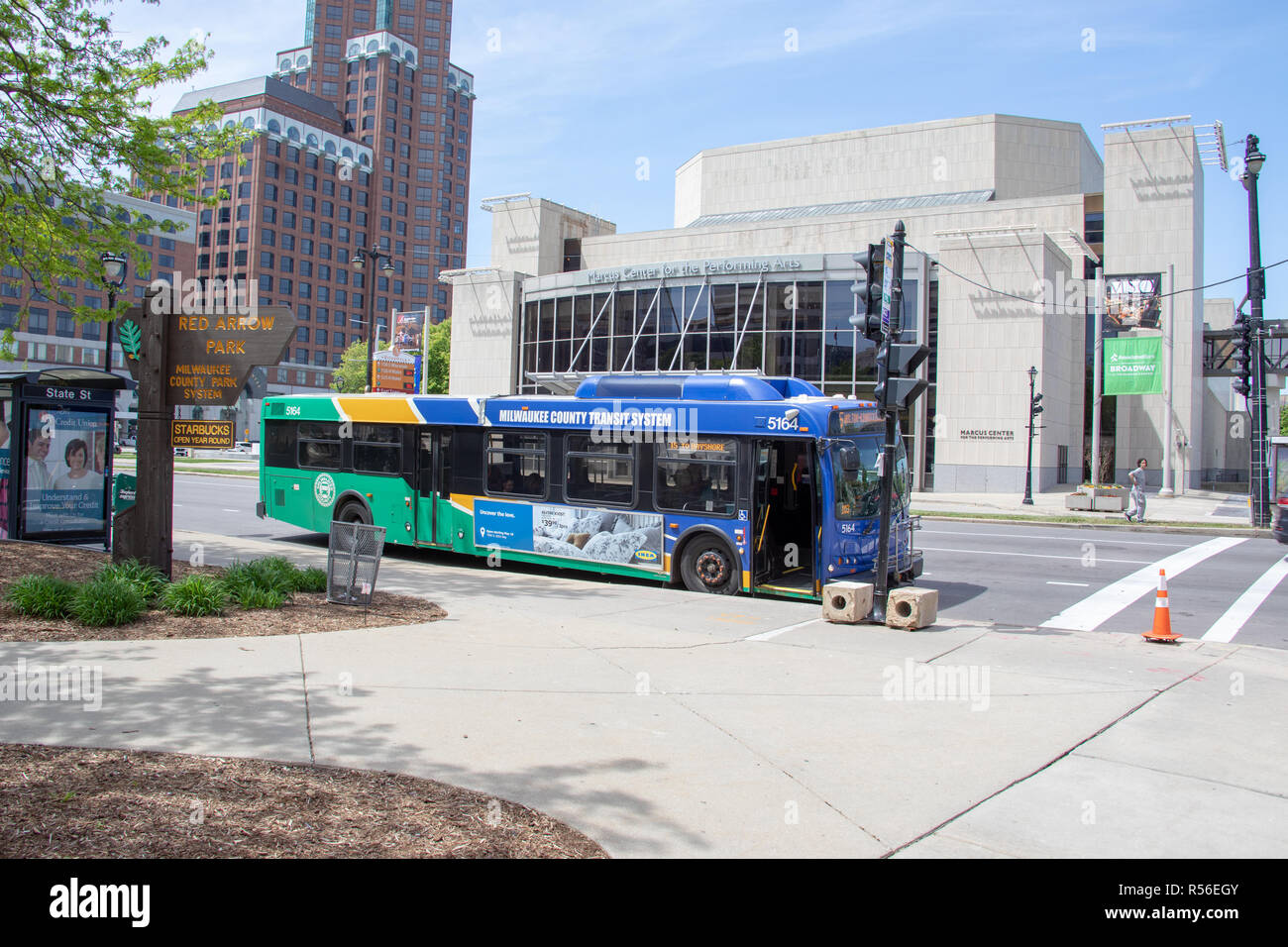 MCTS, Milwaukee County Transit System bus in front of Marcus Center for the Performing Arts, Milwaukee, WI, USA Stock Photo