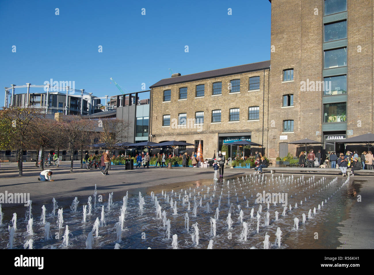 Fountains Granary Square Kings Cross London England Stock Photo Alamy