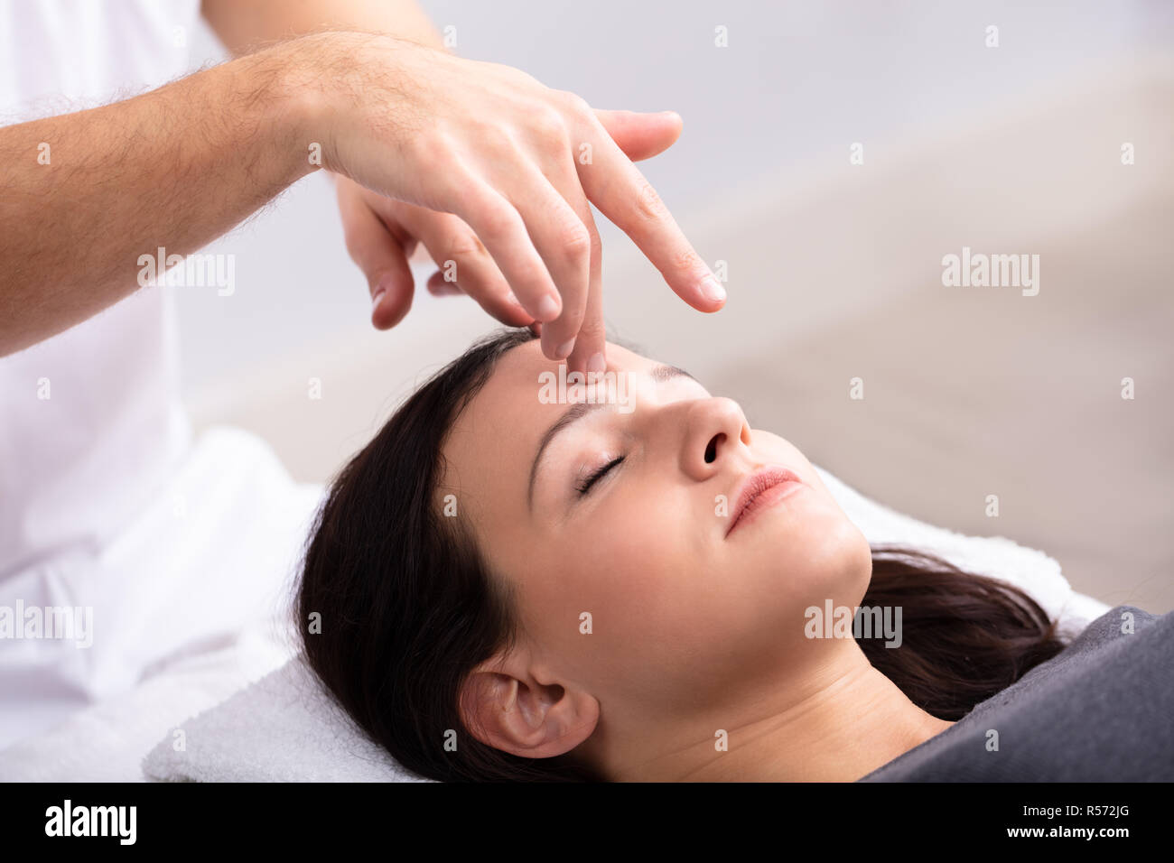 Reiki High Resolution Stock Photography And Images Alamy