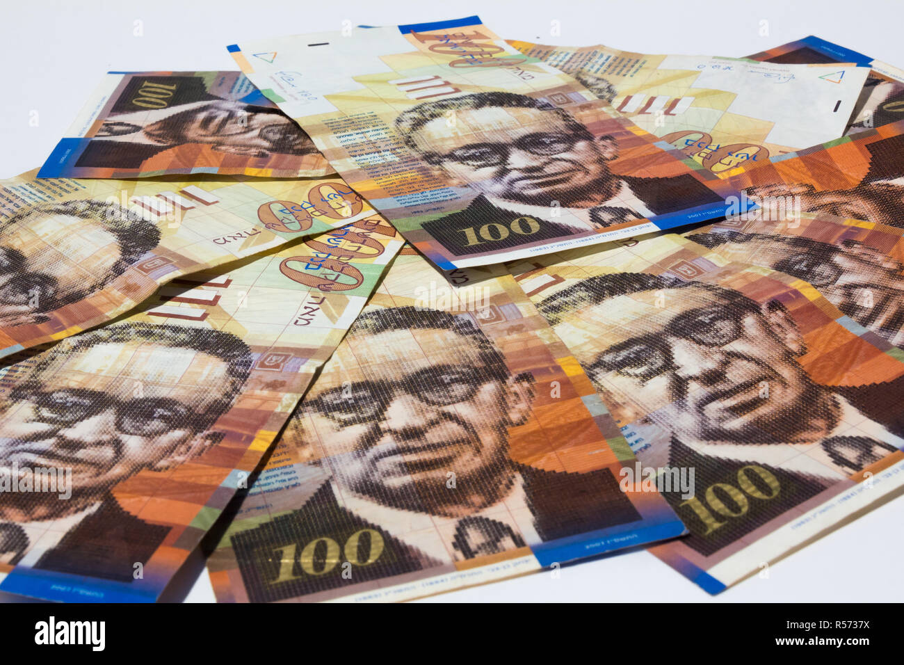 Stack of Israeli money bills of 100 shekel Stock Photo - Alamy