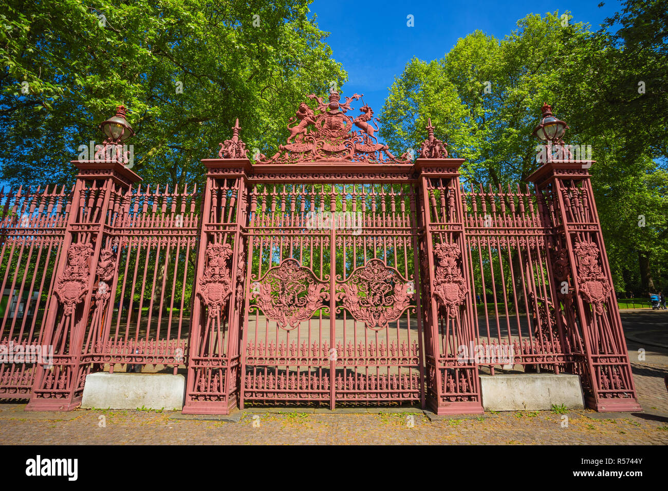 The Queen's Gate of Kensington Gardens in London, UK Stock Photo Alamy
