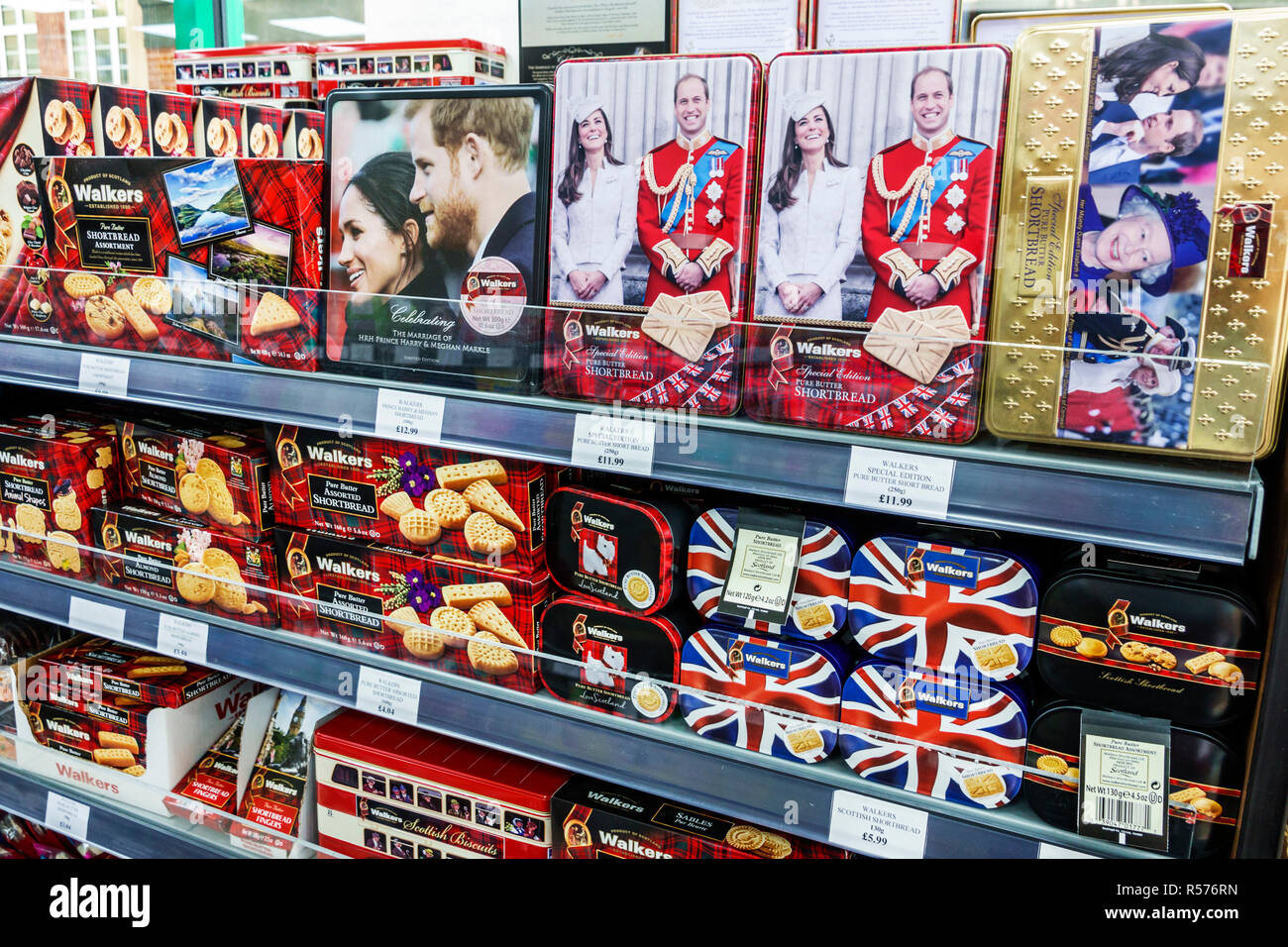 London England,UK,Westminster,Portlands Express,convenience  store,groceries,market,royals commemorative biscuit tins,Walkers  shortbreads,souvenirs,ins Stock Photo - Alamy